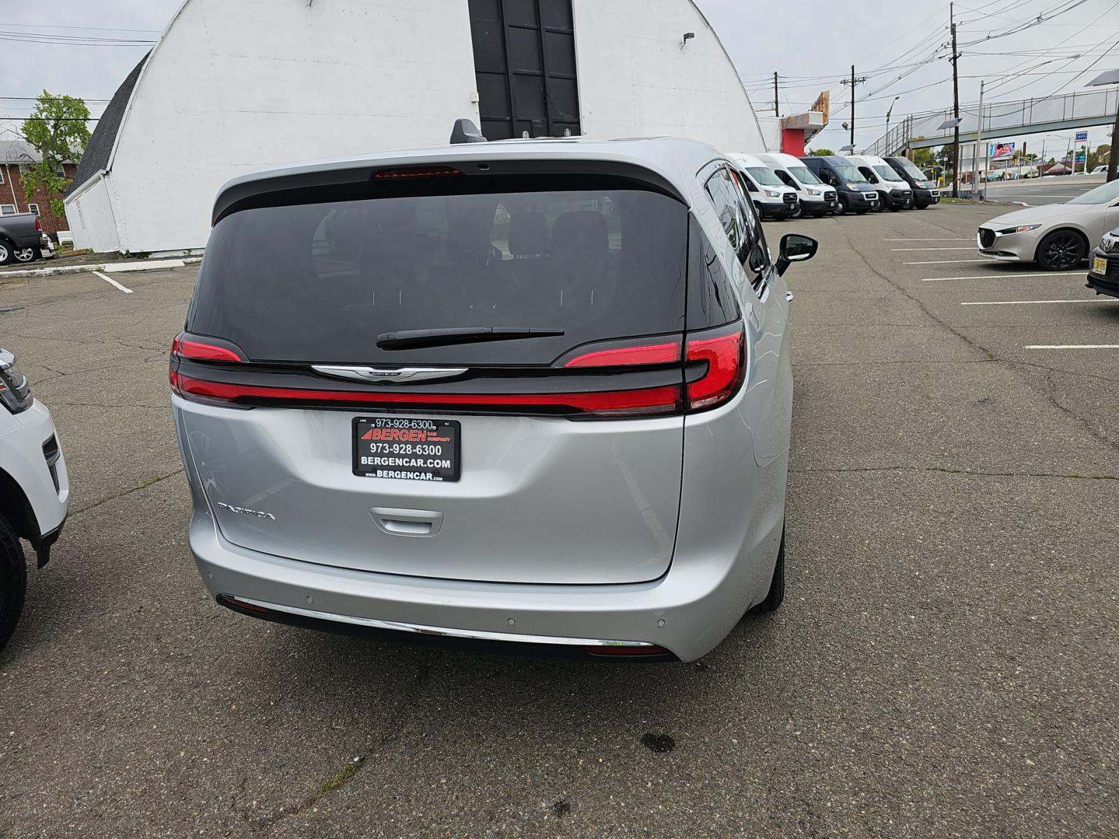 2024 Chrysler Pacifica Touring L FWD
