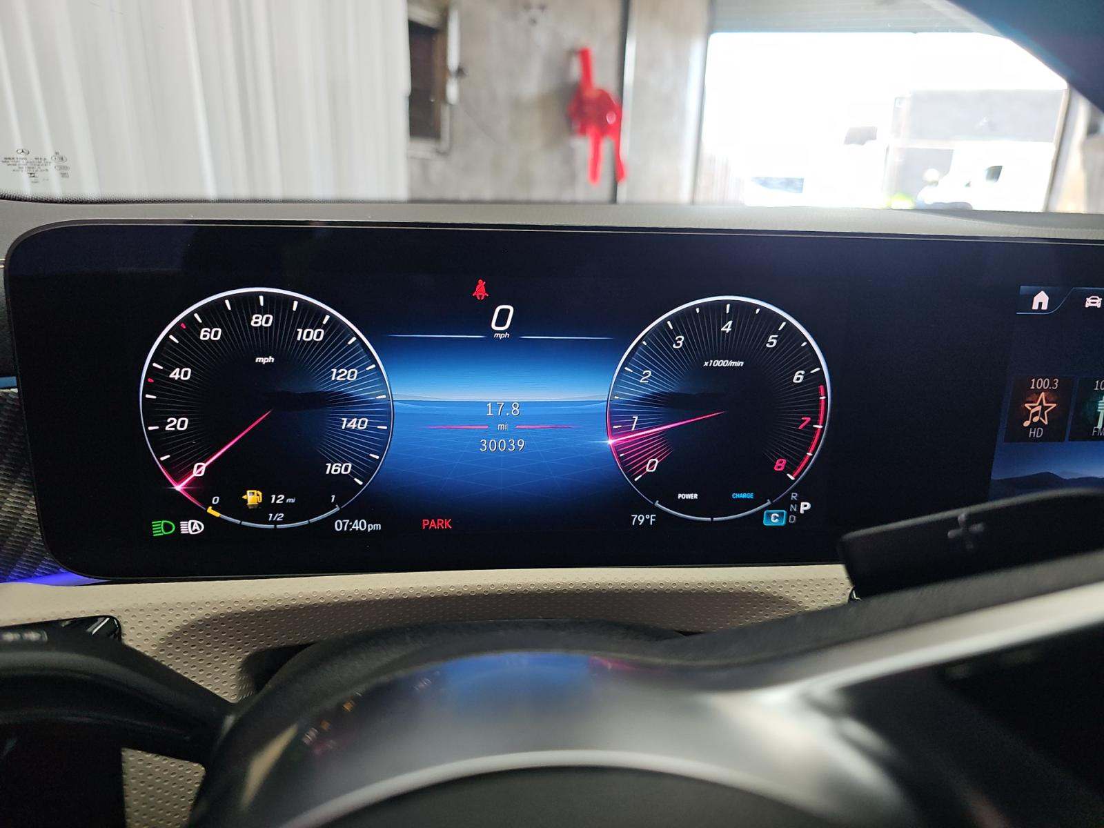 MERCEDES-BENZ CLA - 9