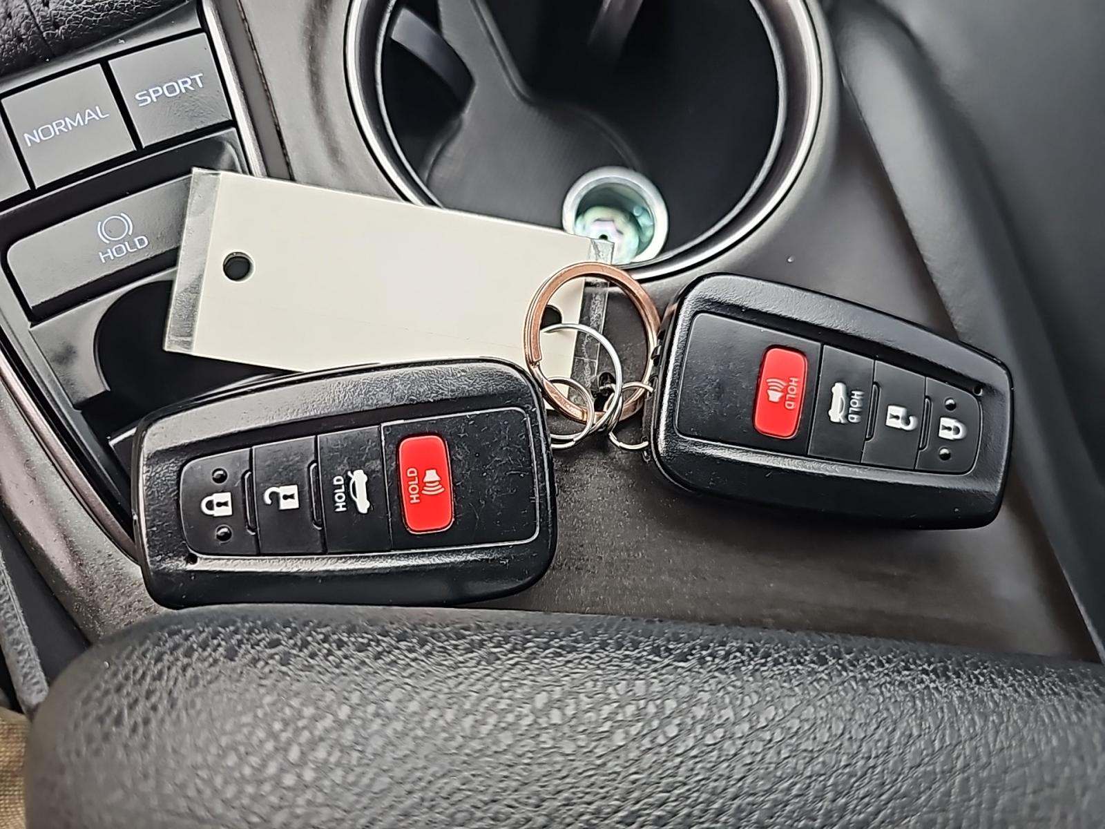 2023 Toyota Camry SE AWD