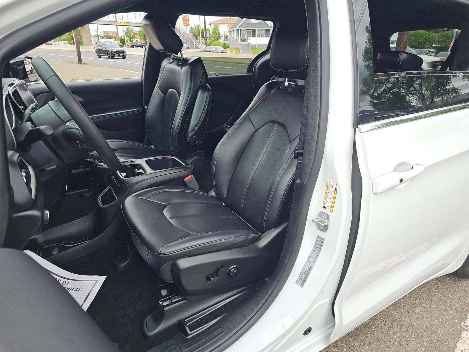 2025 Chrysler Pacifica Select FWD