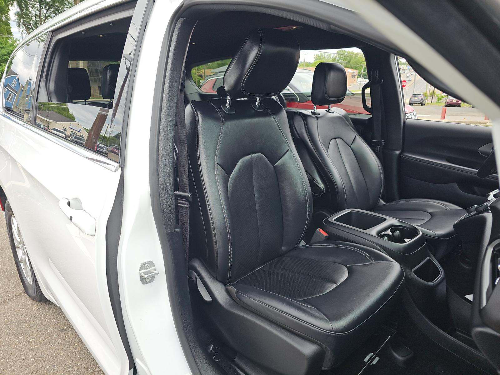 2025 Chrysler Pacifica Select FWD