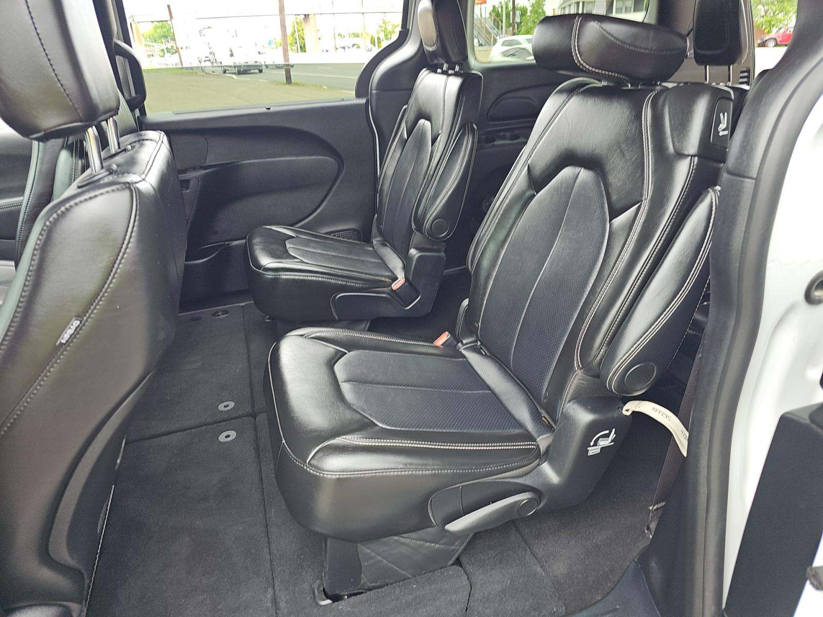 2025 Chrysler Pacifica Select FWD