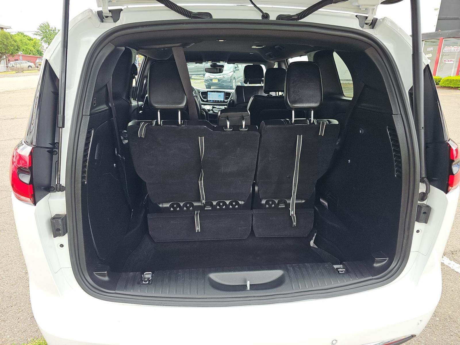 2025 Chrysler Pacifica Select FWD