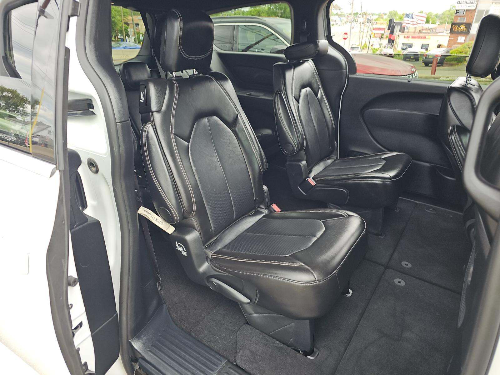 2025 Chrysler Pacifica Select FWD