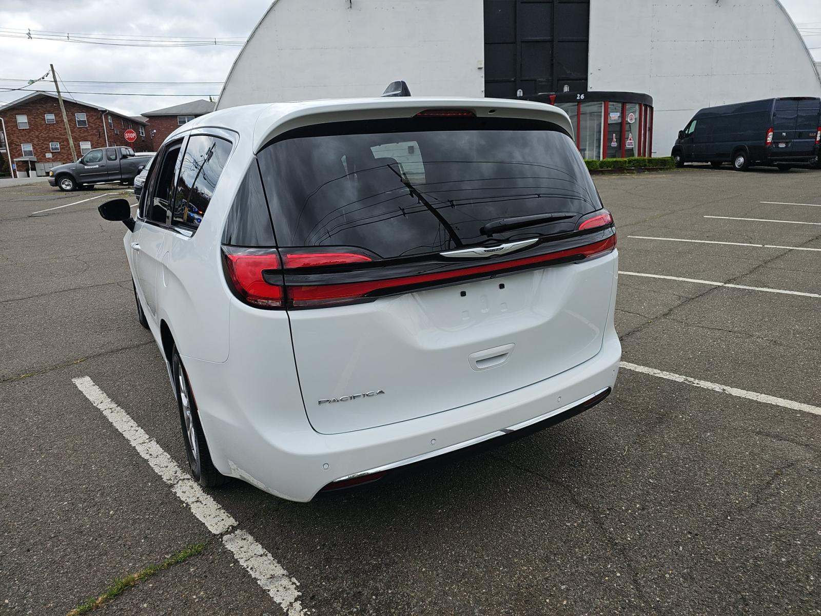 2025 Chrysler Pacifica Select FWD