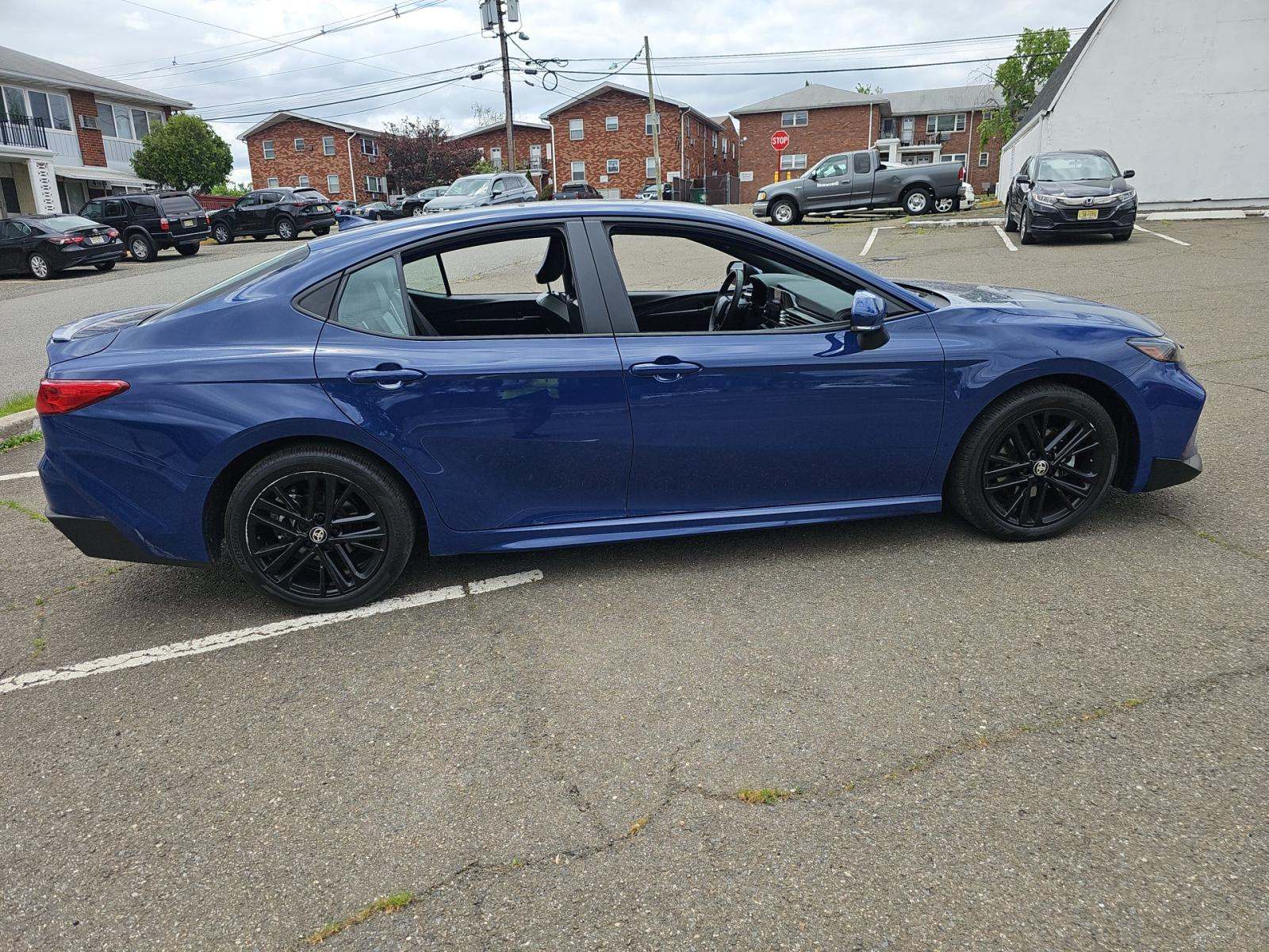 TOYOTA CAMRY - 4