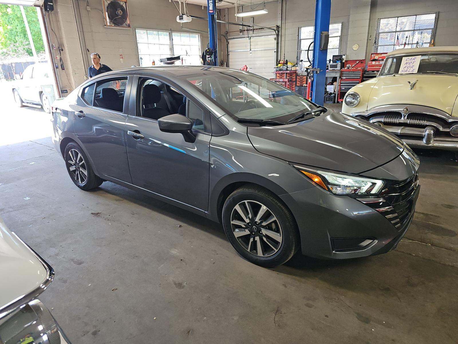 NISSAN VERSA - 4