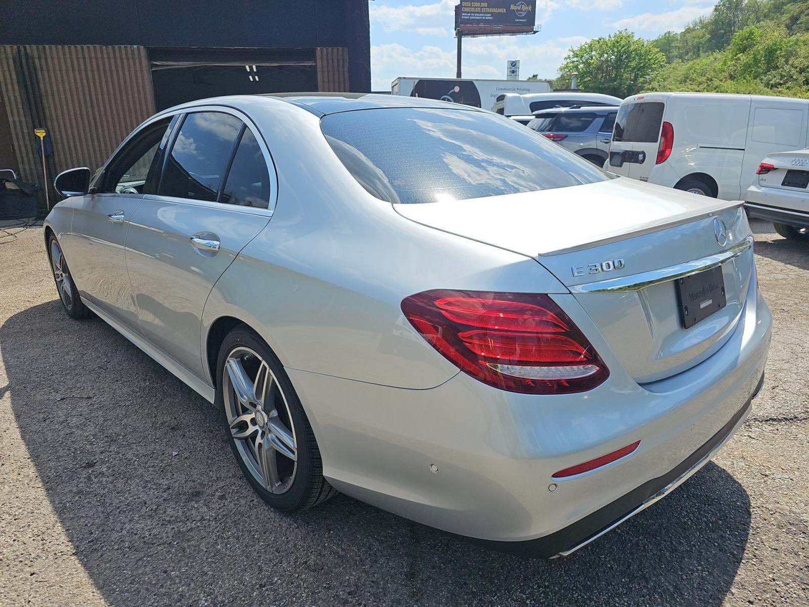 MERCEDES-BENZ E-CLASS - 2