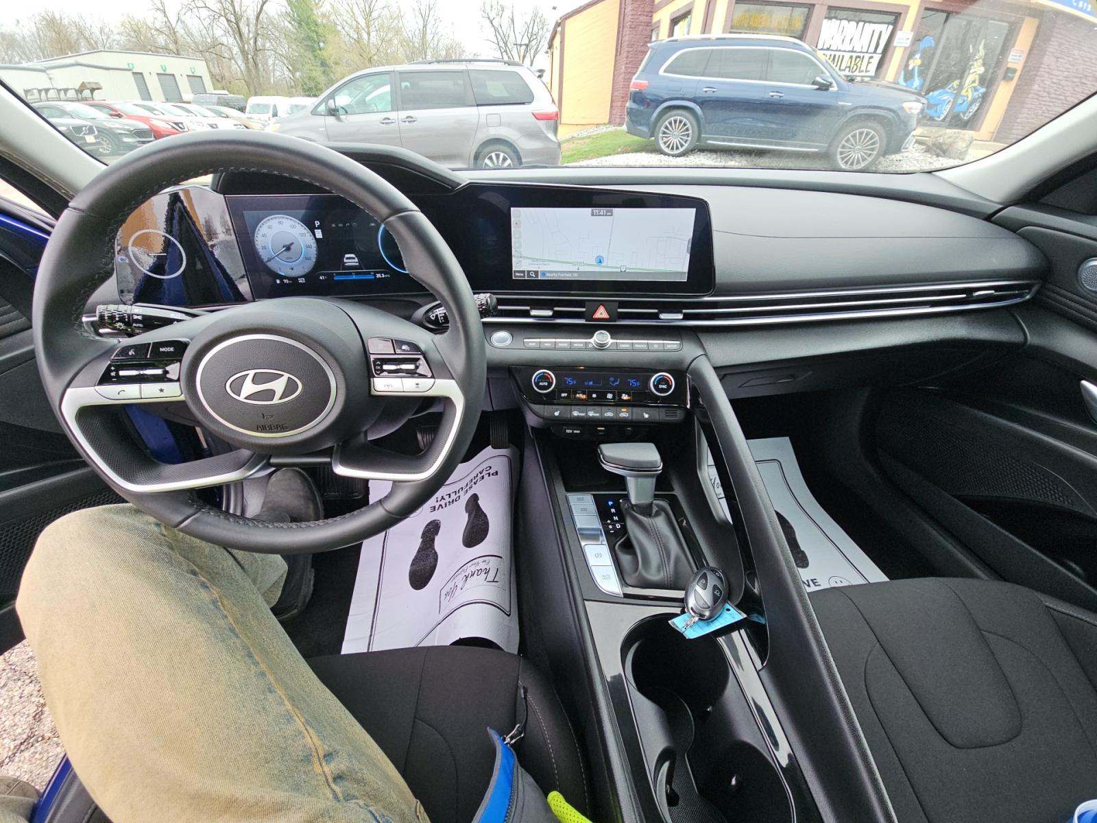 HYUNDAI SEL CONVENIENCE - 10