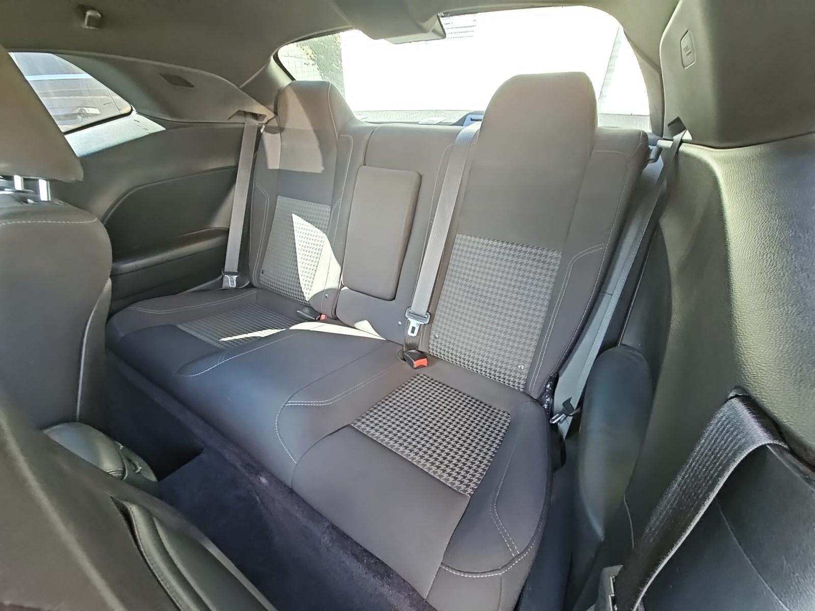 2018 Dodge Challenger SXT RWD