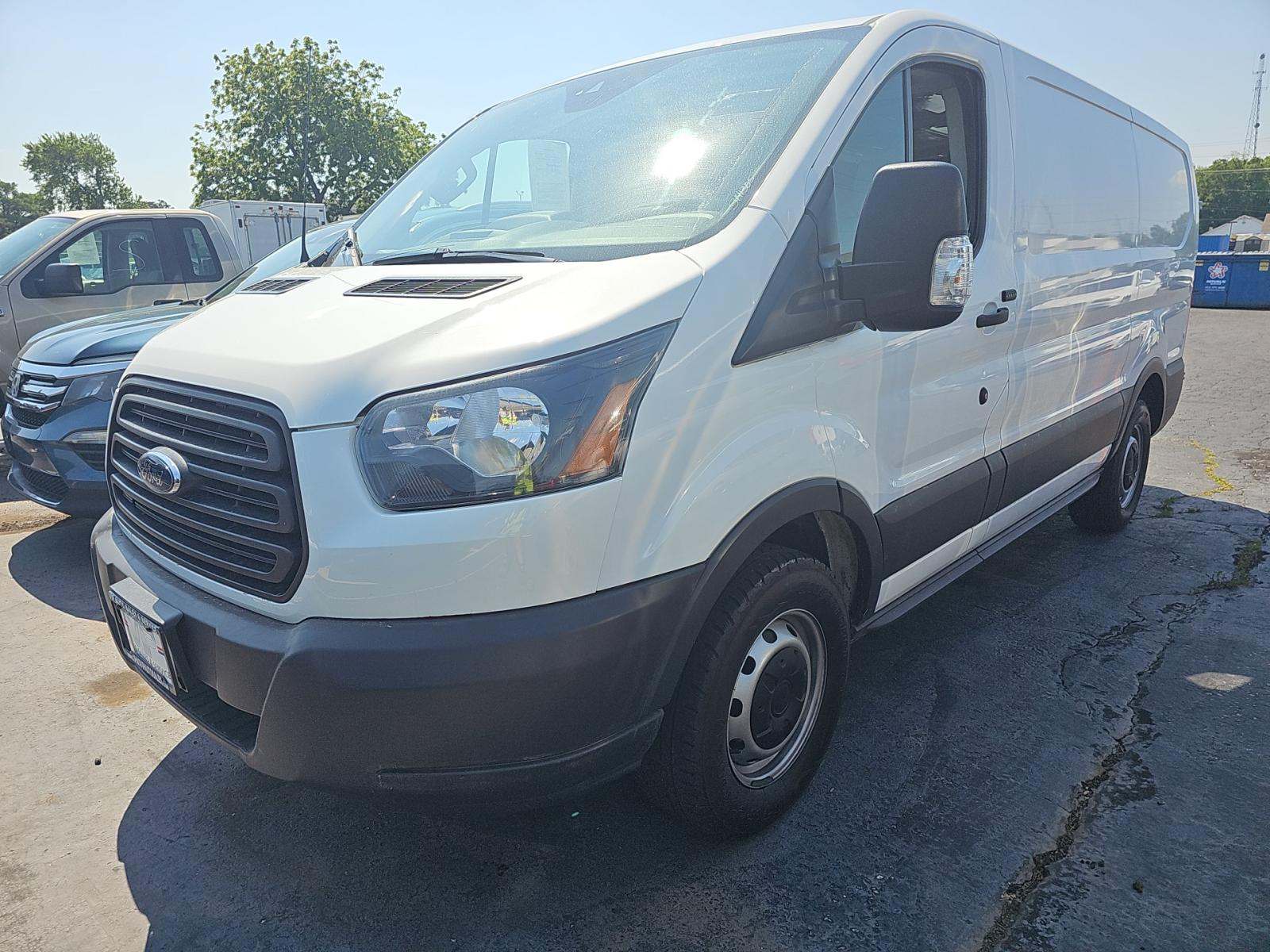 FORD TRANSIT 150 - 1
