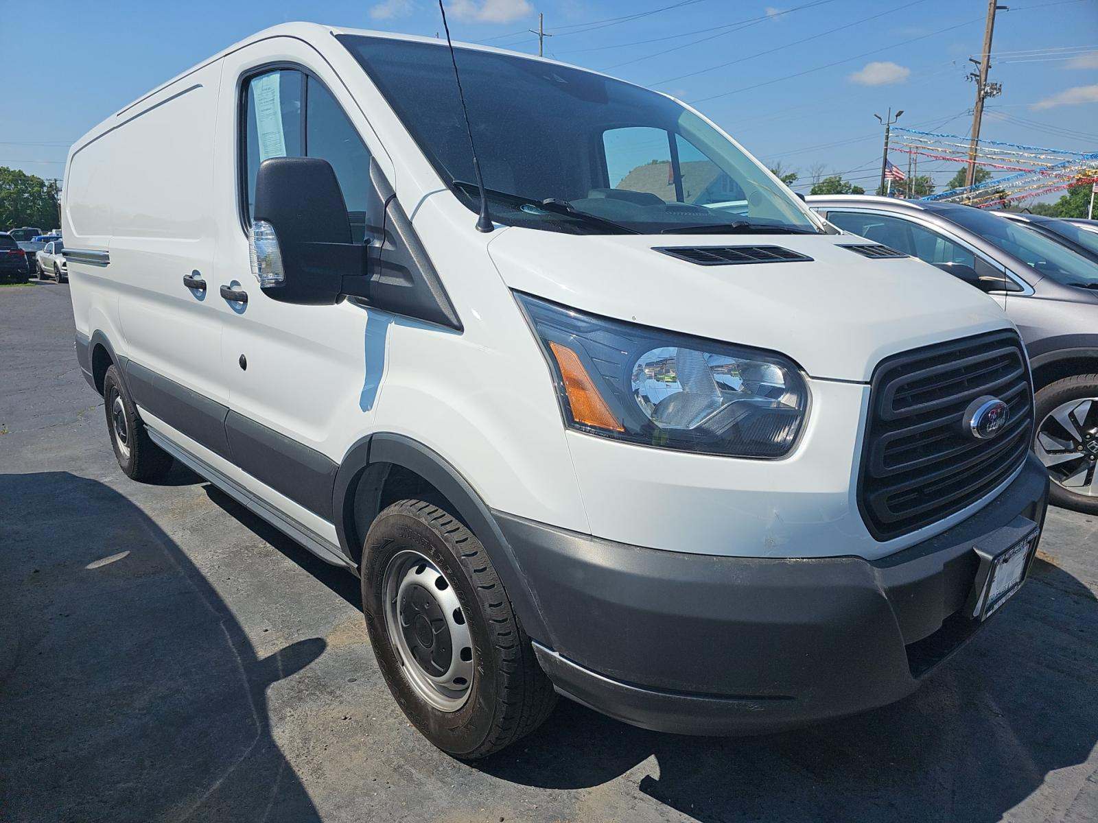FORD TRANSIT 150 - 4