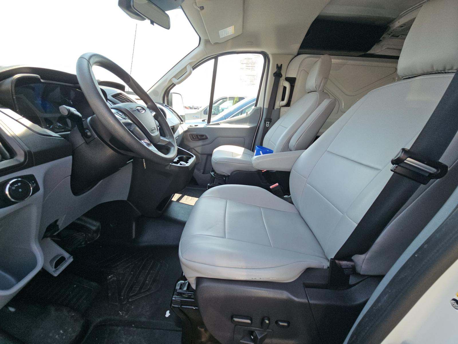 FORD TRANSIT 150 - 6