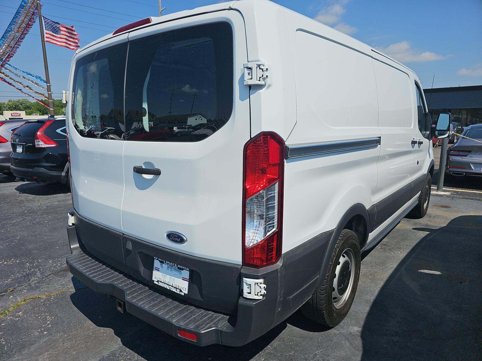 FORD TRANSIT 150 - 3