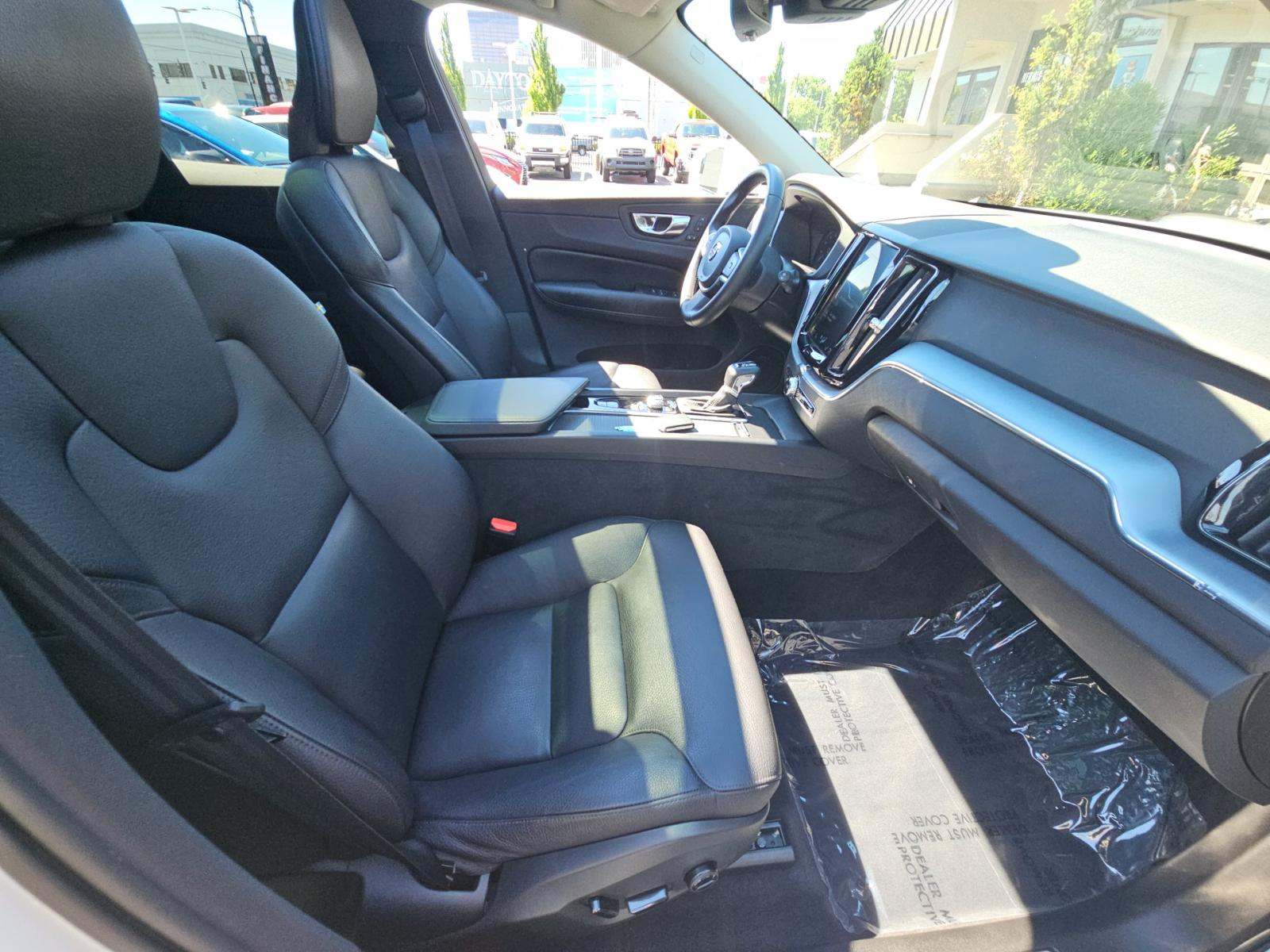 2020 Volvo XC60 T6 Momentum AWD