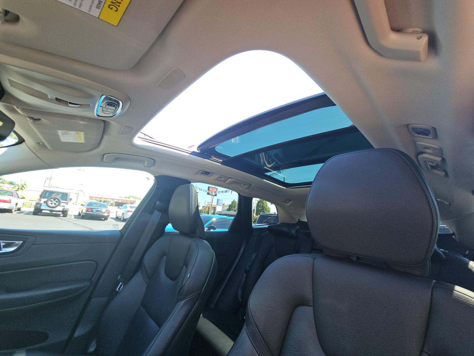 2020 Volvo XC60 T6 Momentum AWD