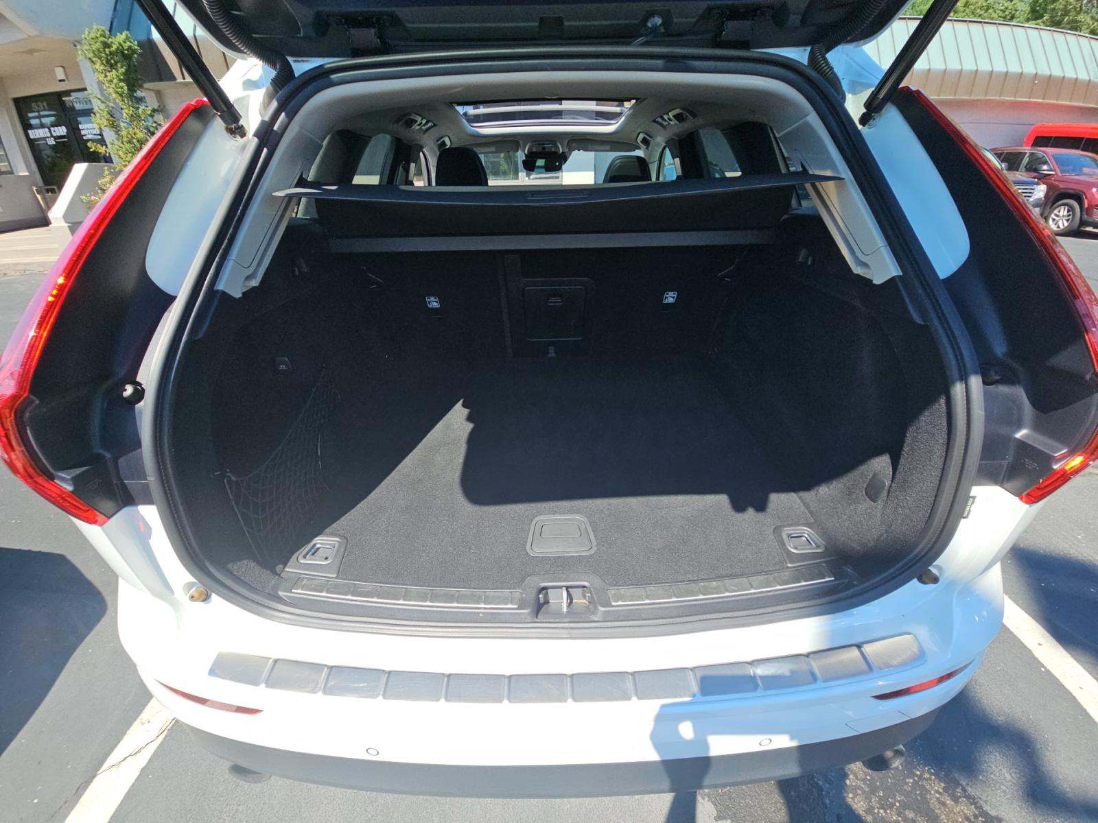 2020 Volvo XC60 T6 Momentum AWD