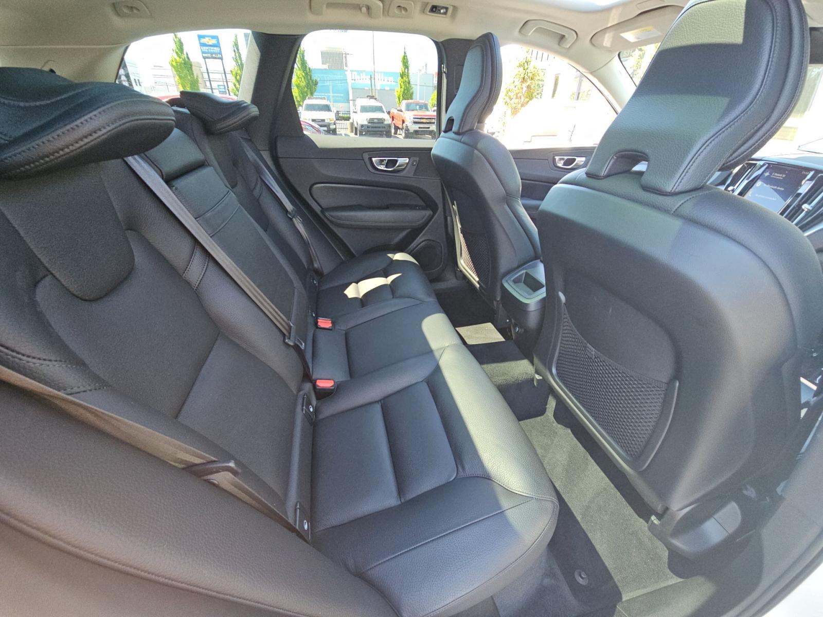 2020 Volvo XC60 T6 Momentum AWD