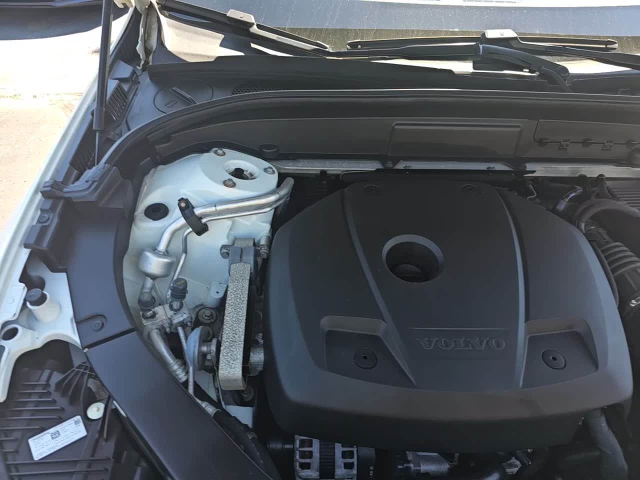 2020 Volvo XC60 T6 Momentum AWD
