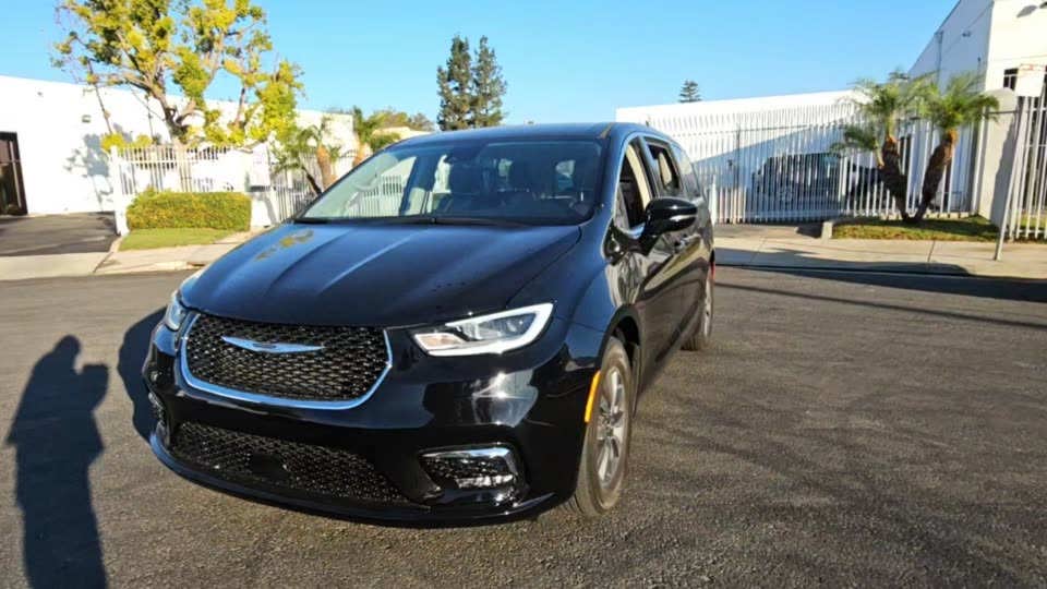 2024 Chrysler Pacifica Hybrid Select 121.6