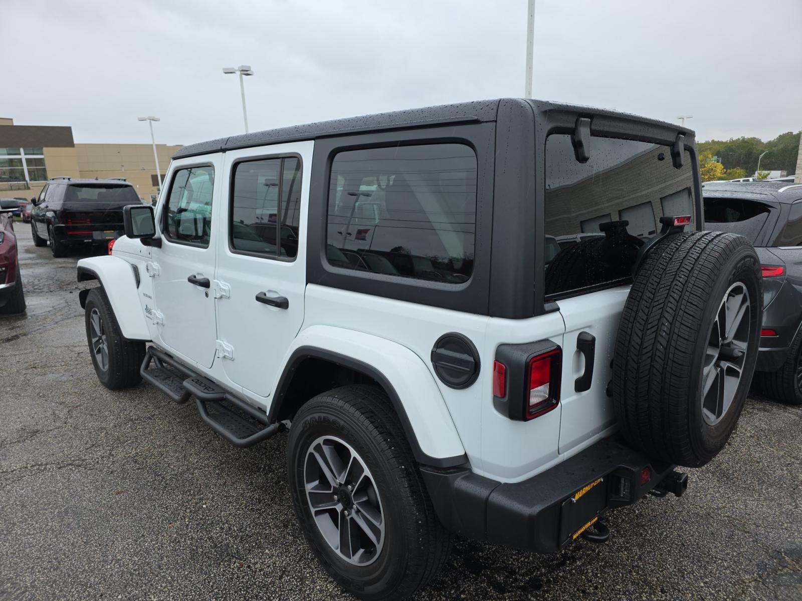 2023 Jeep Wrangler Sahara AWD