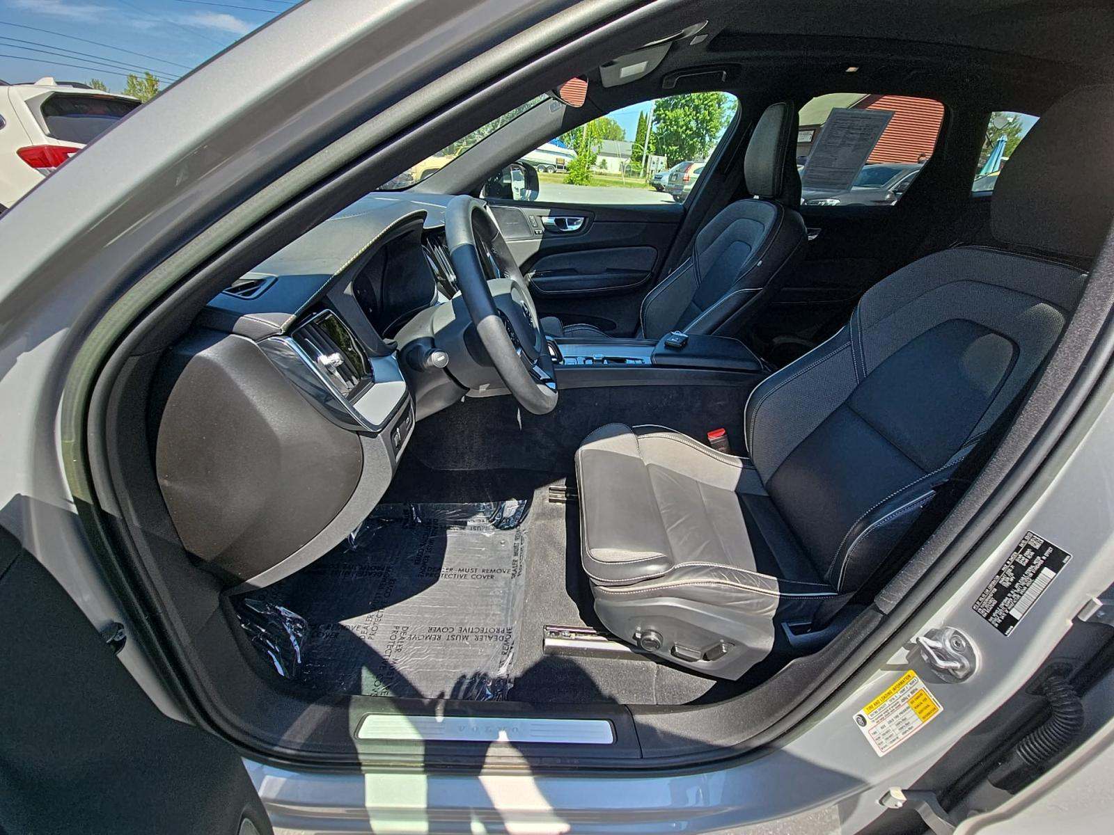 2022 Volvo XC60 B6 R-Design AWD