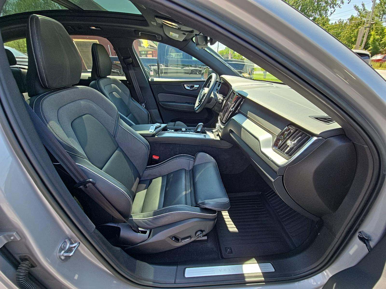 2022 Volvo XC60 B6 R-Design AWD