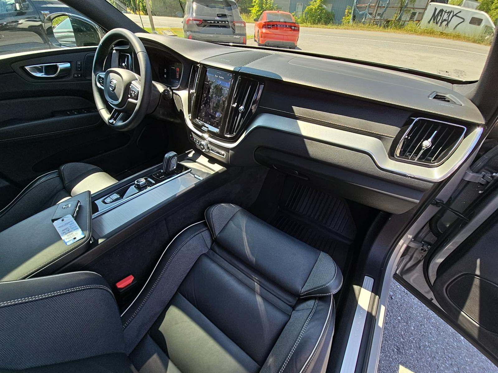 2022 Volvo XC60 B6 R-Design AWD