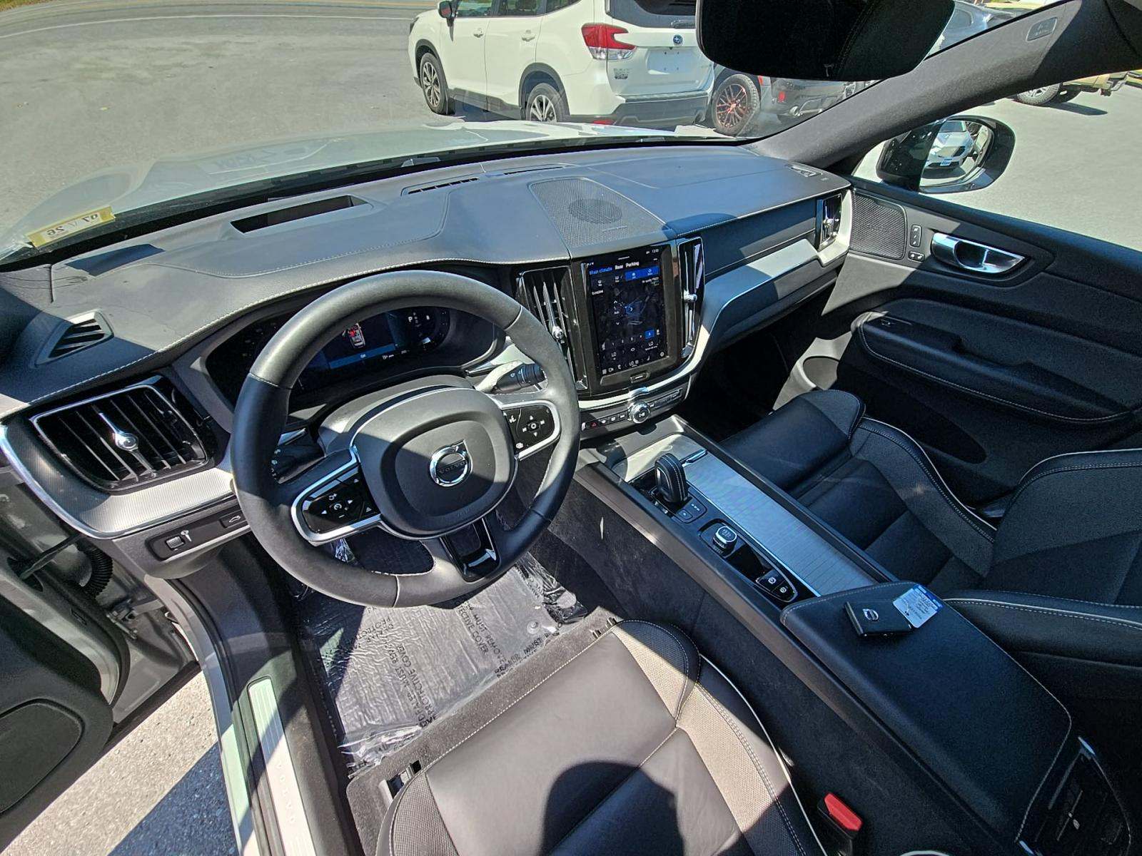 2022 Volvo XC60 B6 R-Design AWD