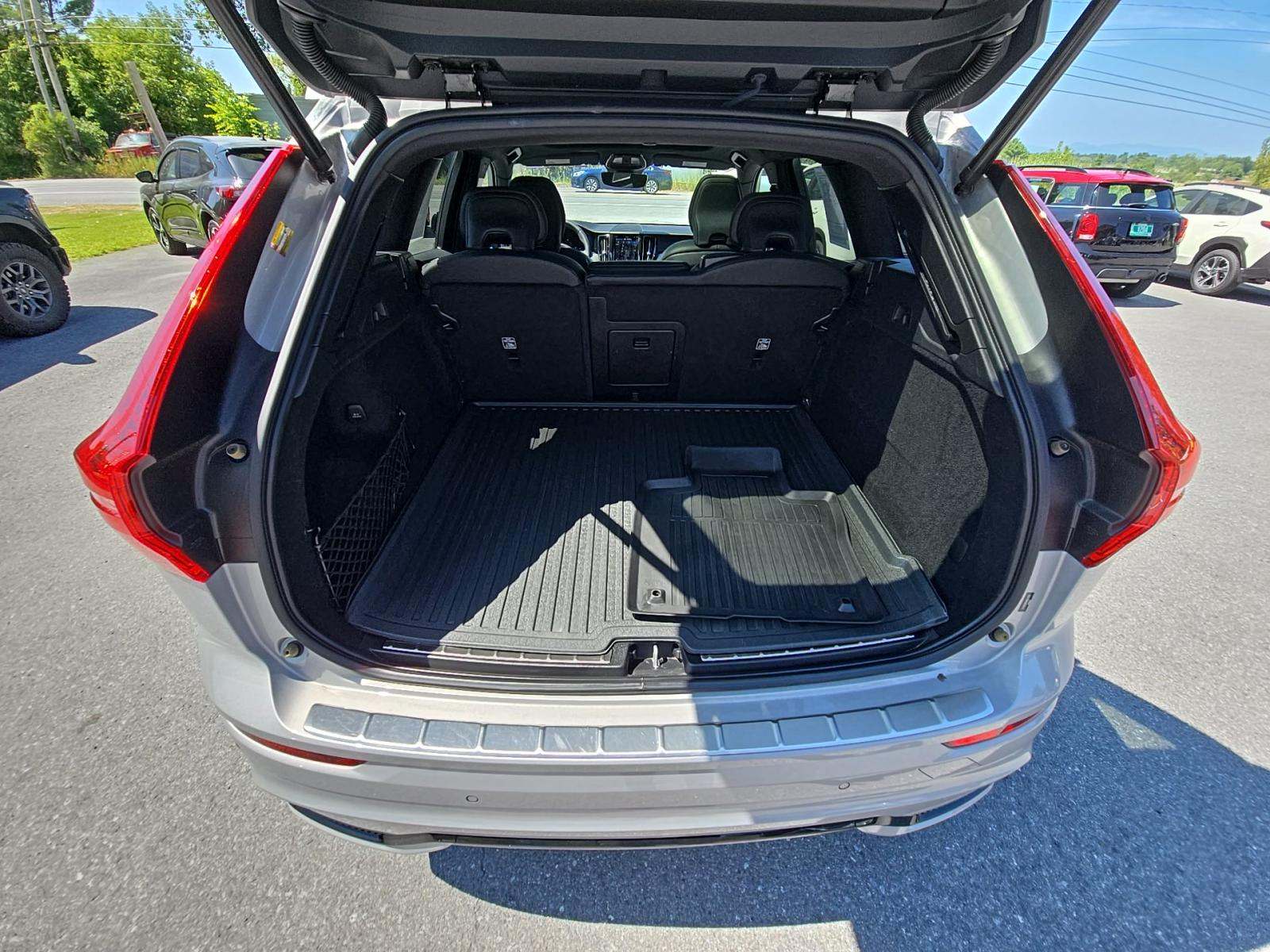 2022 Volvo XC60 B6 R-Design AWD