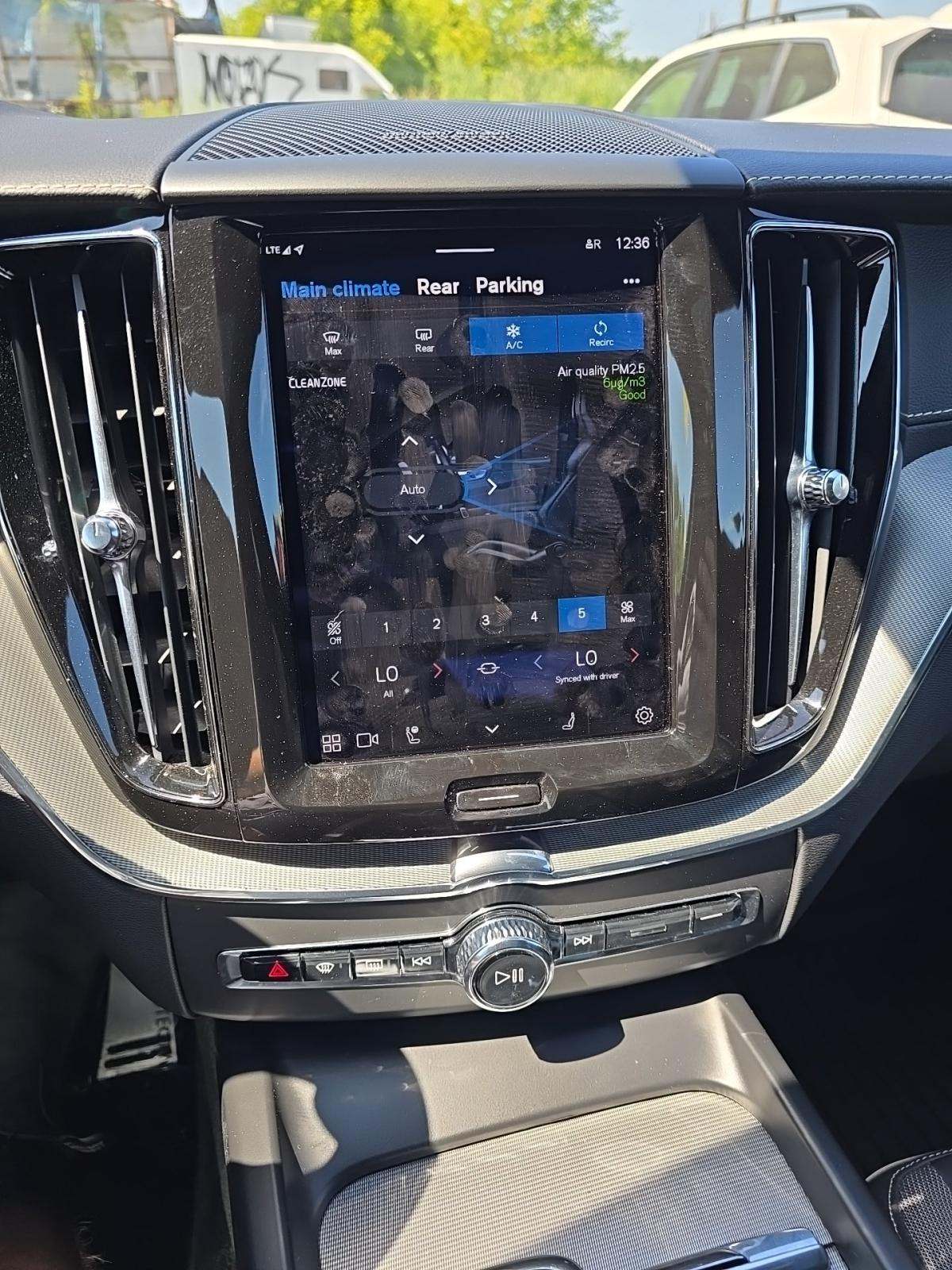 2022 Volvo XC60 B6 R-Design AWD