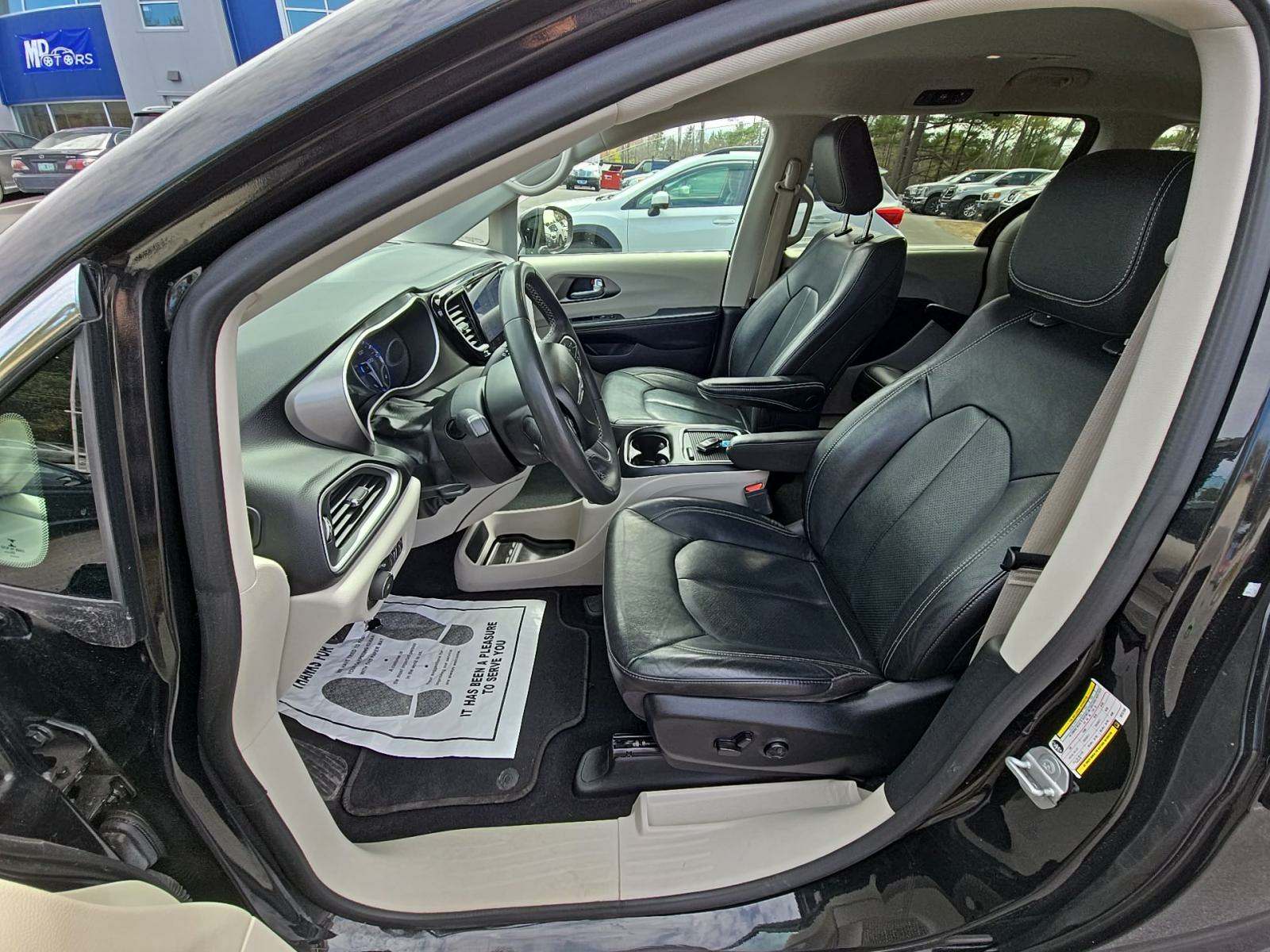 2022 Chrysler Pacifica Touring L FWD