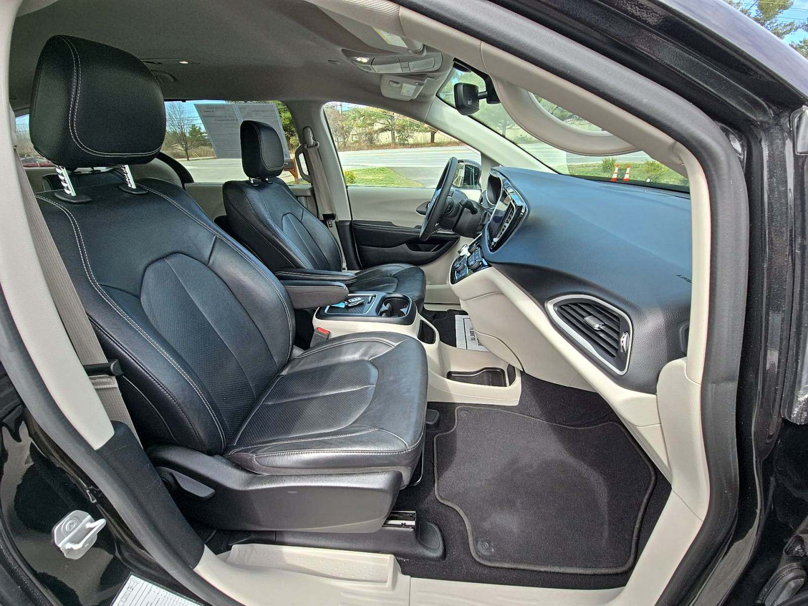 2022 Chrysler Pacifica Touring L FWD