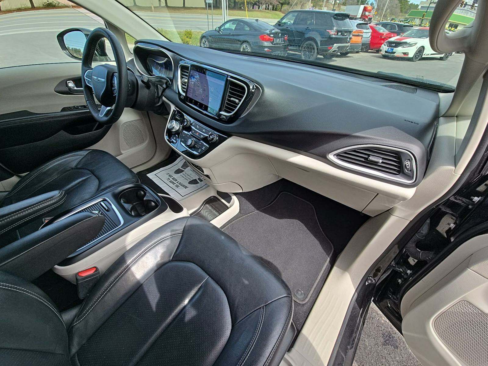 2022 Chrysler Pacifica Touring L FWD