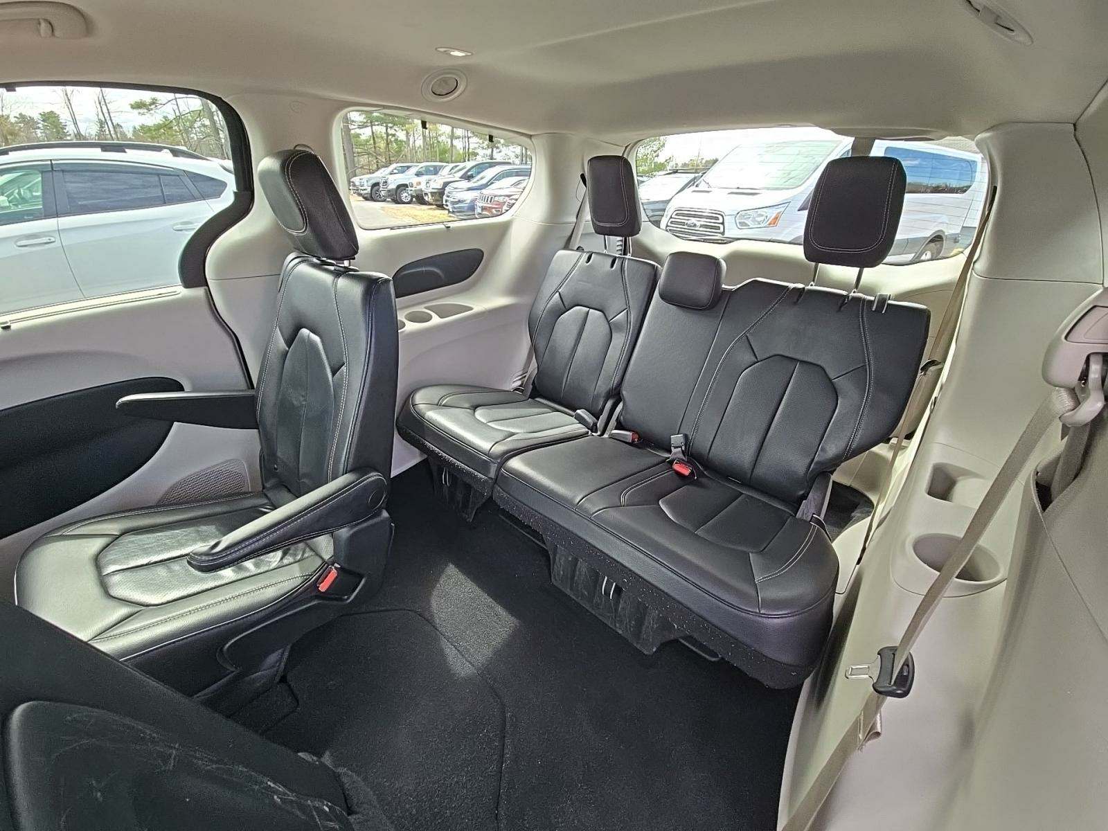 2022 Chrysler Pacifica Touring L FWD