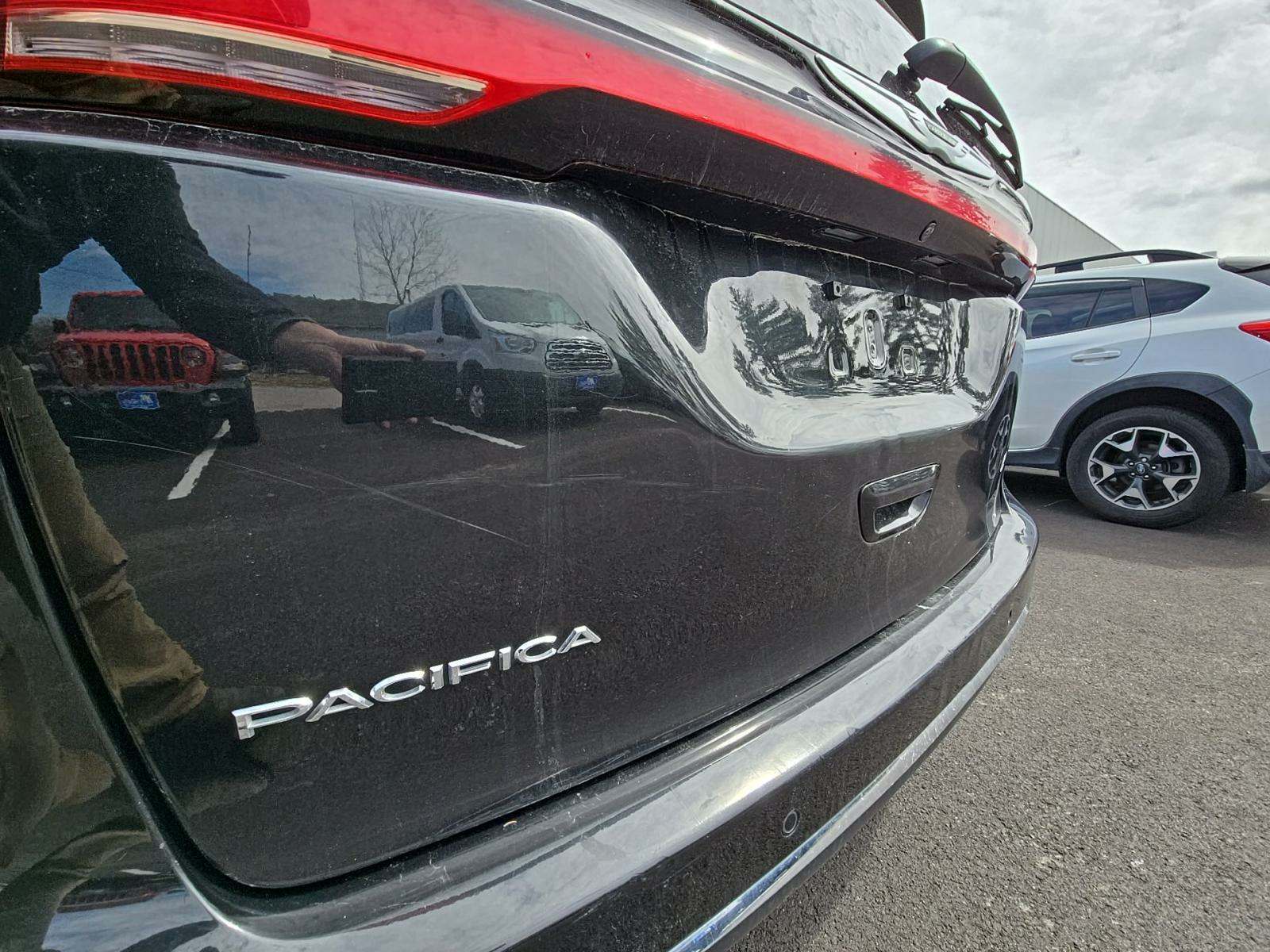 2022 Chrysler Pacifica Touring L FWD