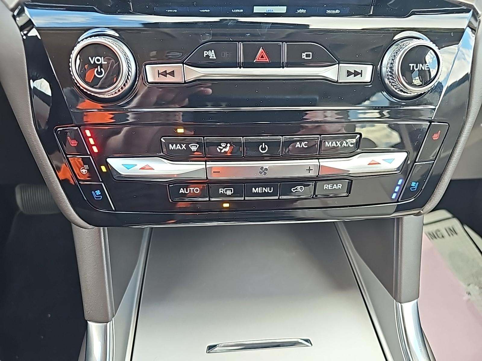 2023 Ford Explorer Platinum AWD