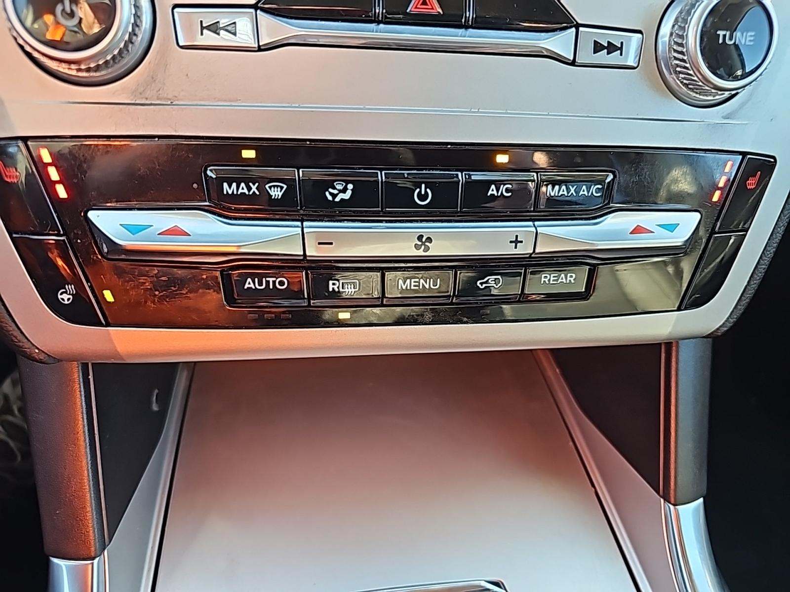 2022 Ford Explorer XLT AWD