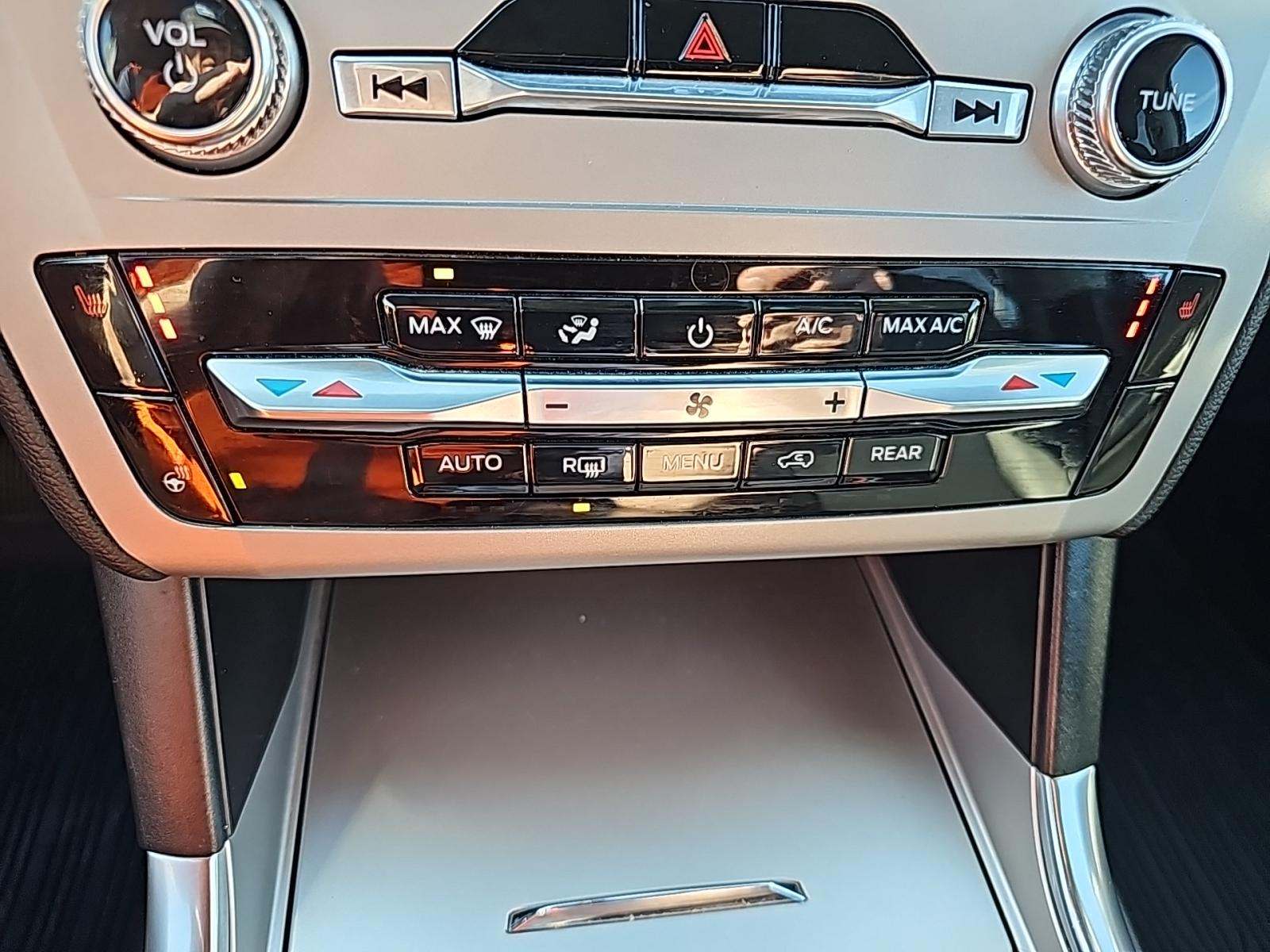 2022 Ford Explorer XLT AWD