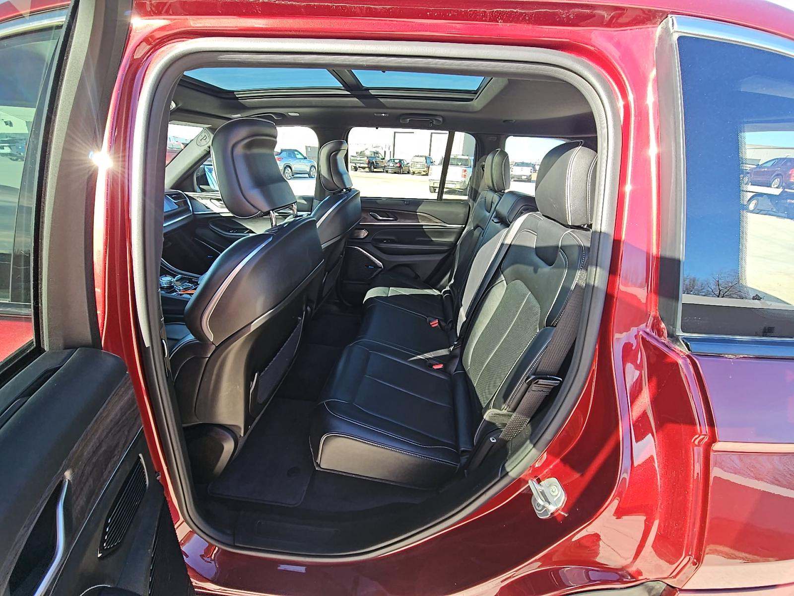 2022 Jeep Grand Cherokee Overland AWD