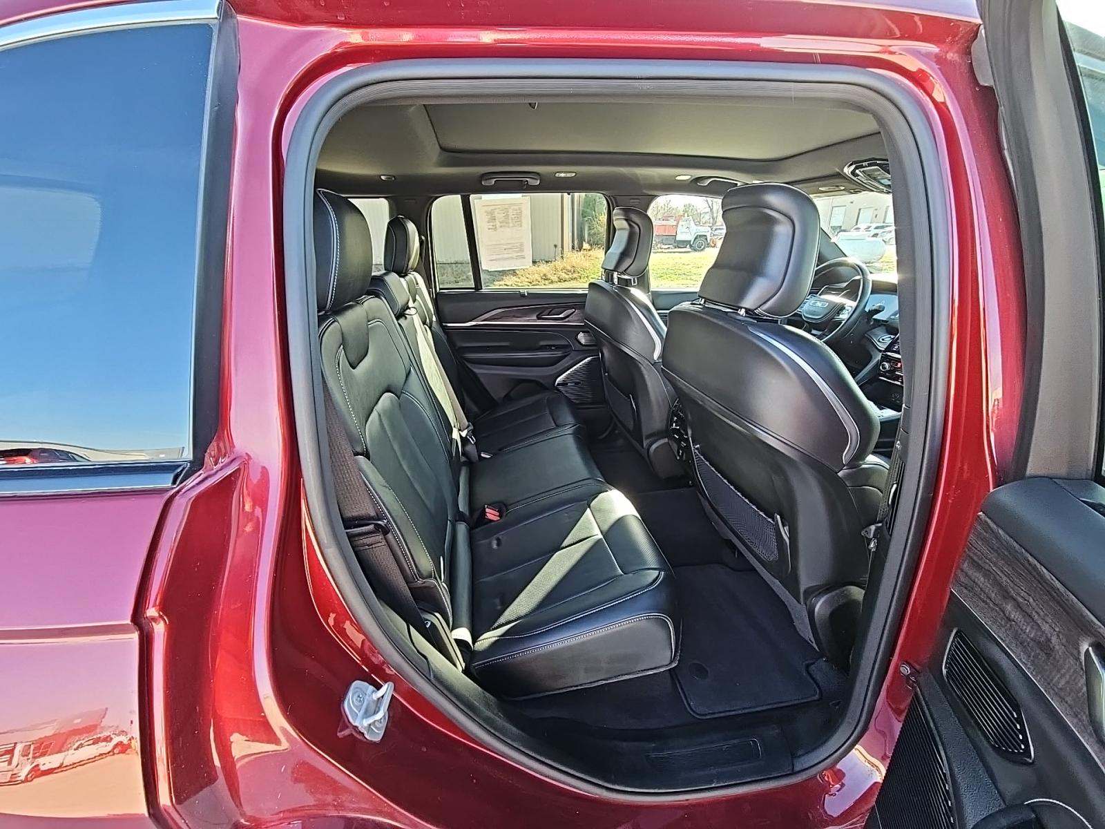 2022 Jeep Grand Cherokee Overland AWD