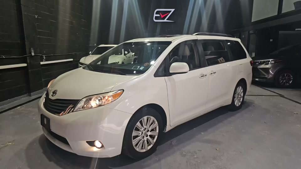 2015 Toyota Sienna XLE 7-Passenger 119.3