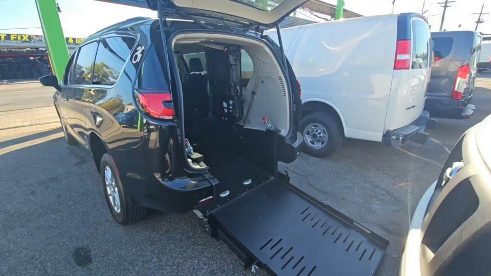 2022 Chrysler Pacifica Touring L 121.6