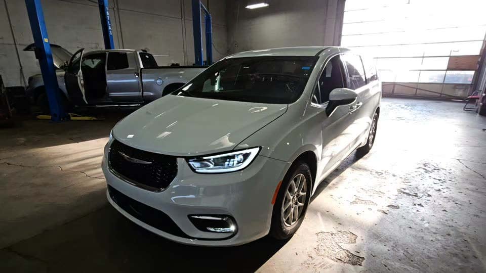 2023 Chrysler Pacifica Touring 121.6