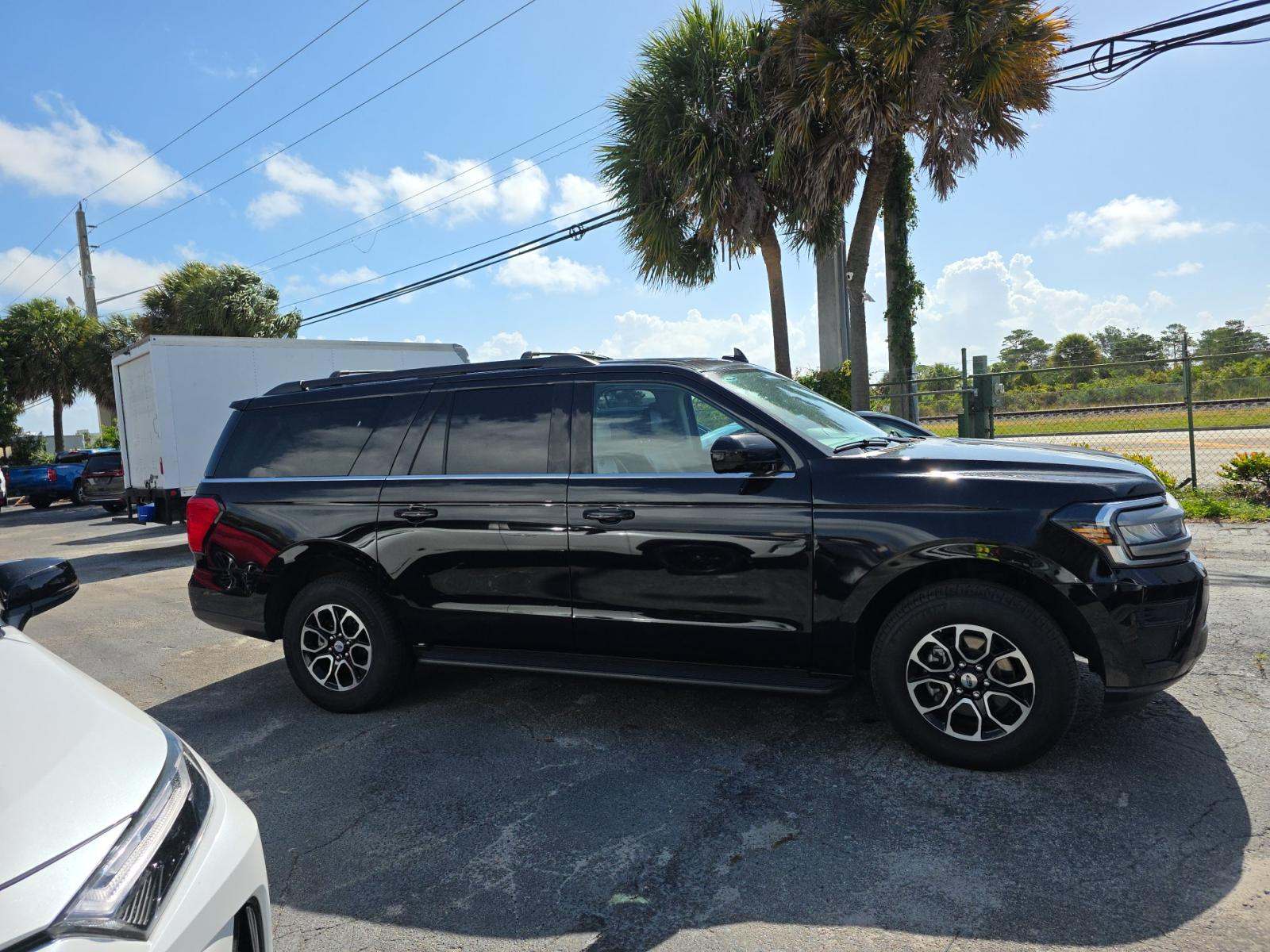 FORD EXPEDITION MAX - 4
