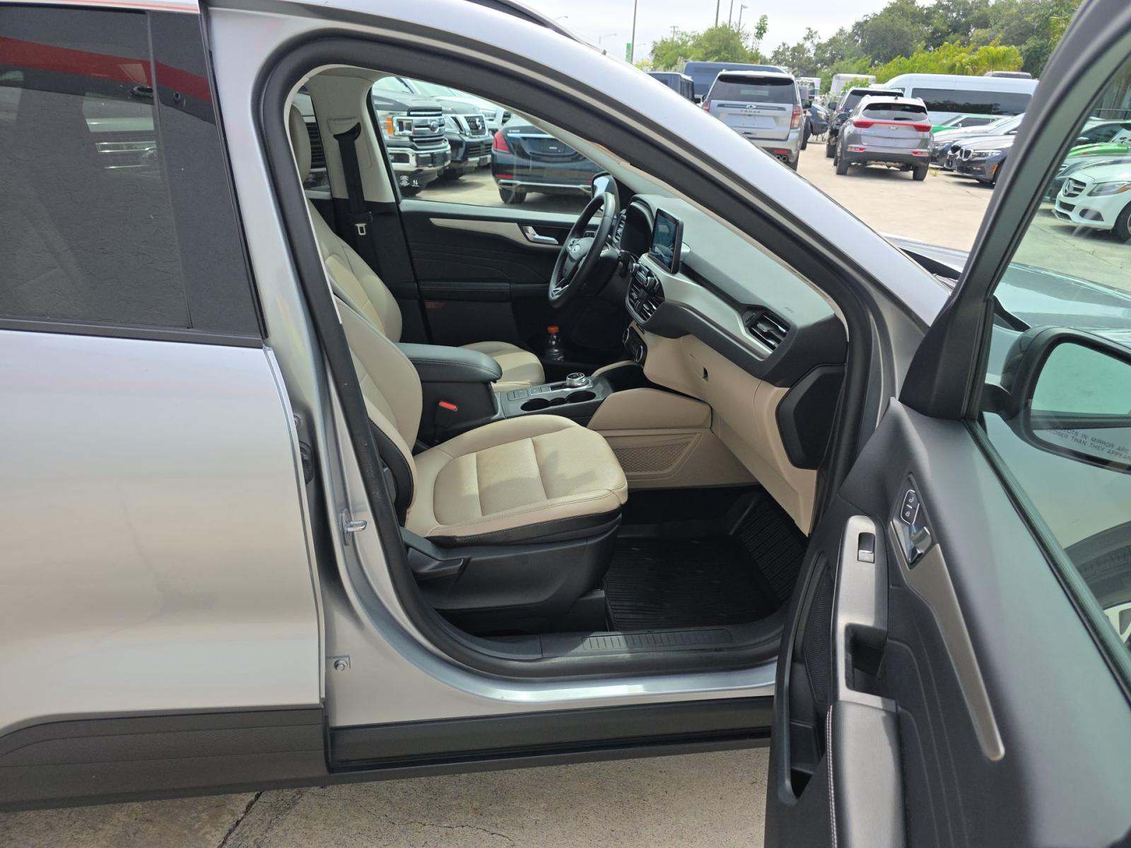2022 Ford Escape SEL FWD