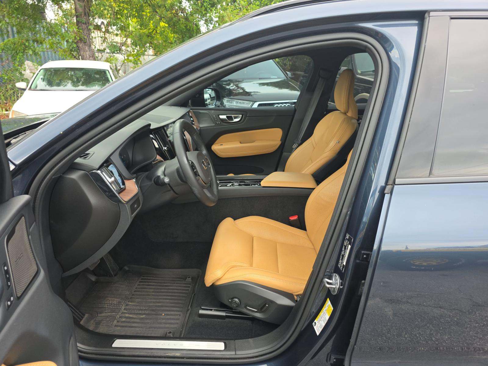 2024 Volvo XC60 B5 Ultimate AWD