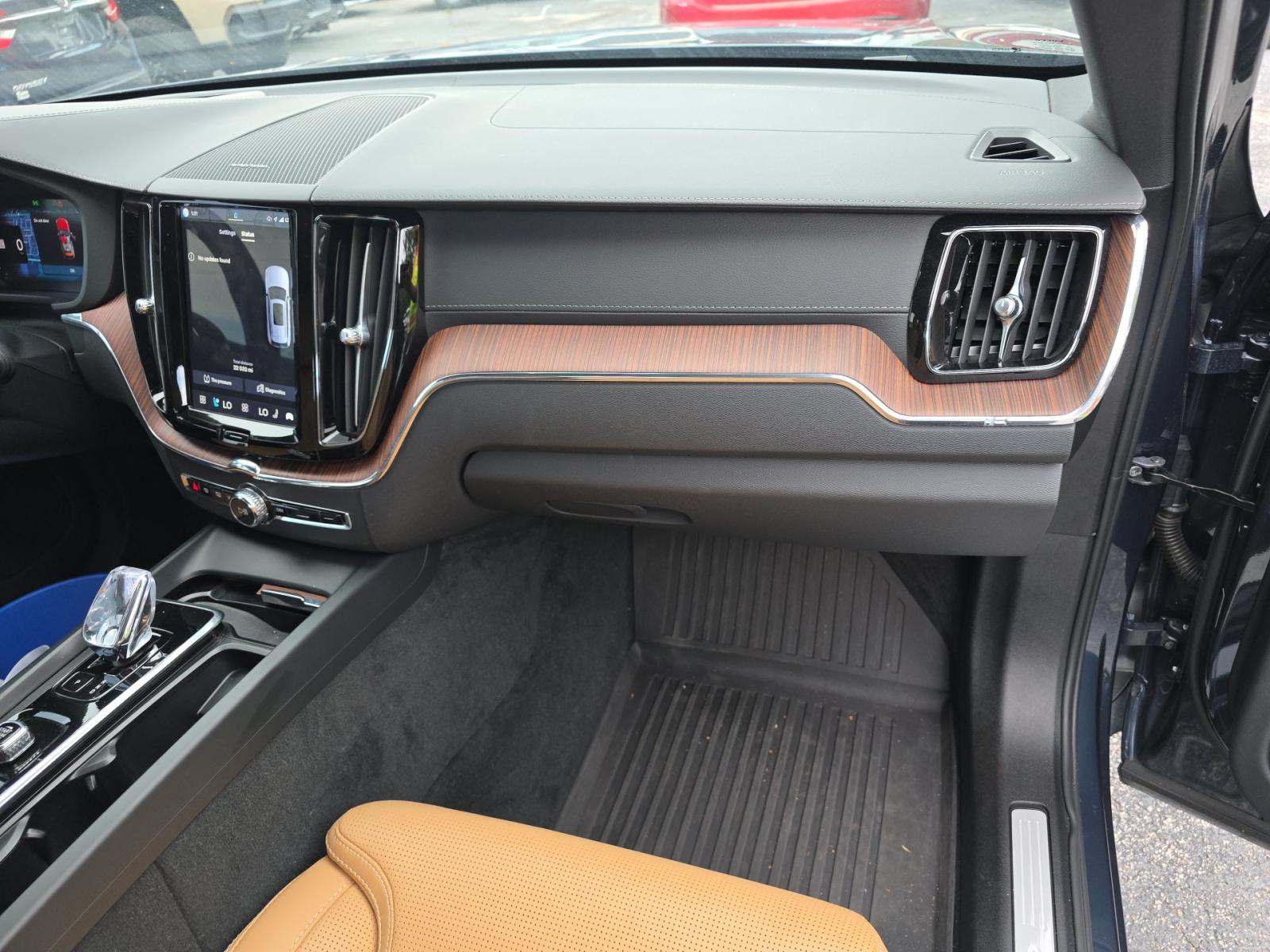 2024 Volvo XC60 B5 Ultimate AWD