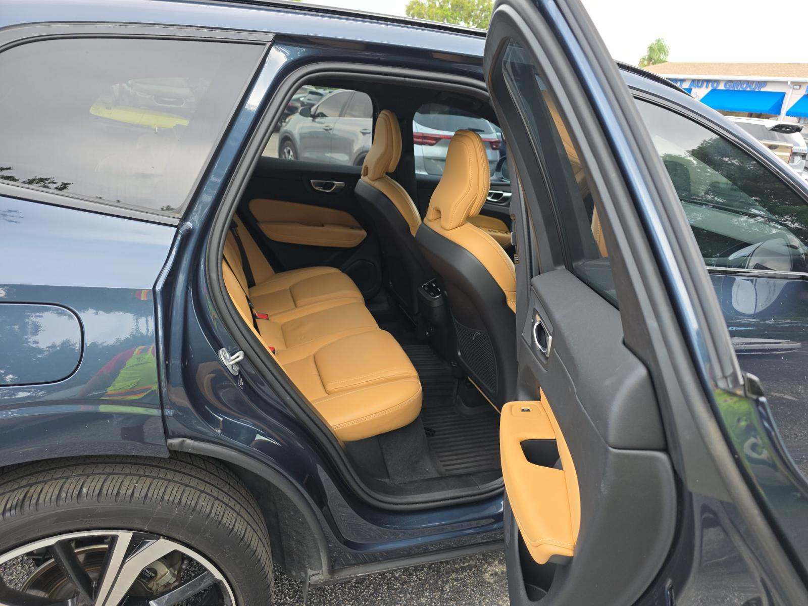 2024 Volvo XC60 B5 Ultimate AWD