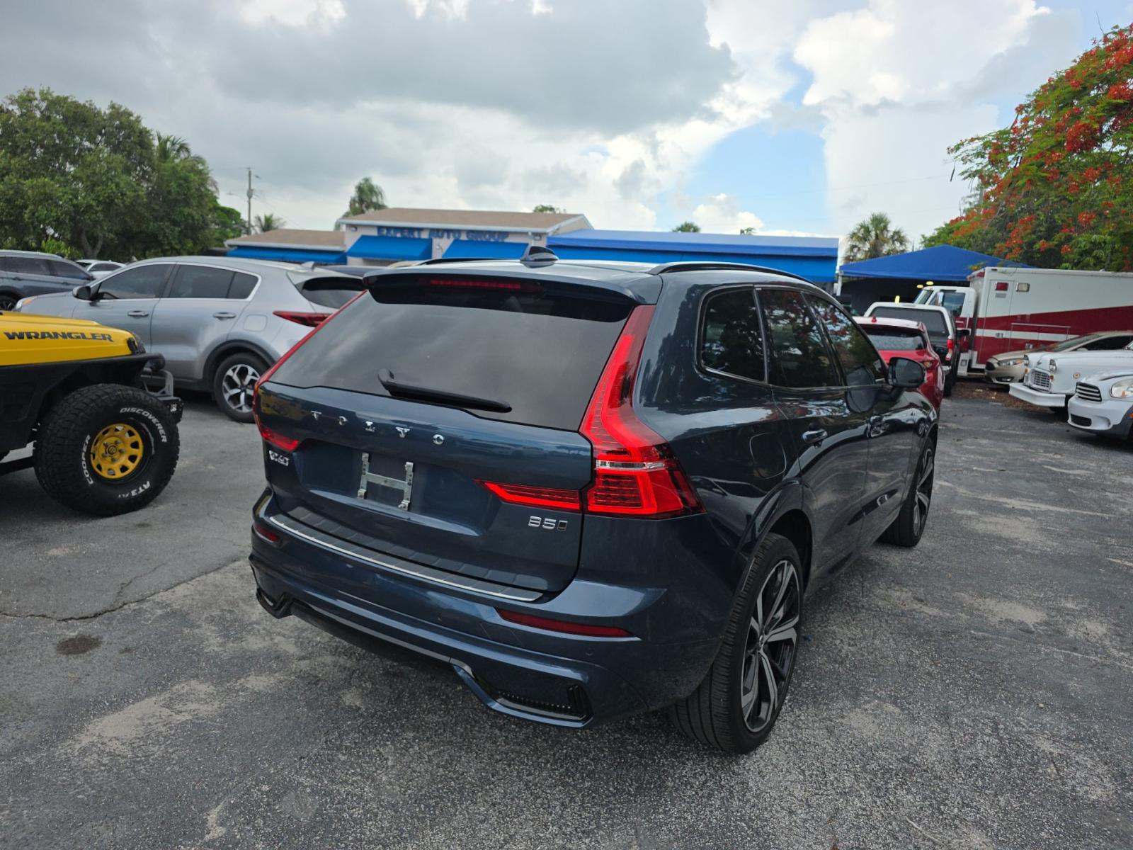 2024 Volvo XC60 B5 Ultimate AWD